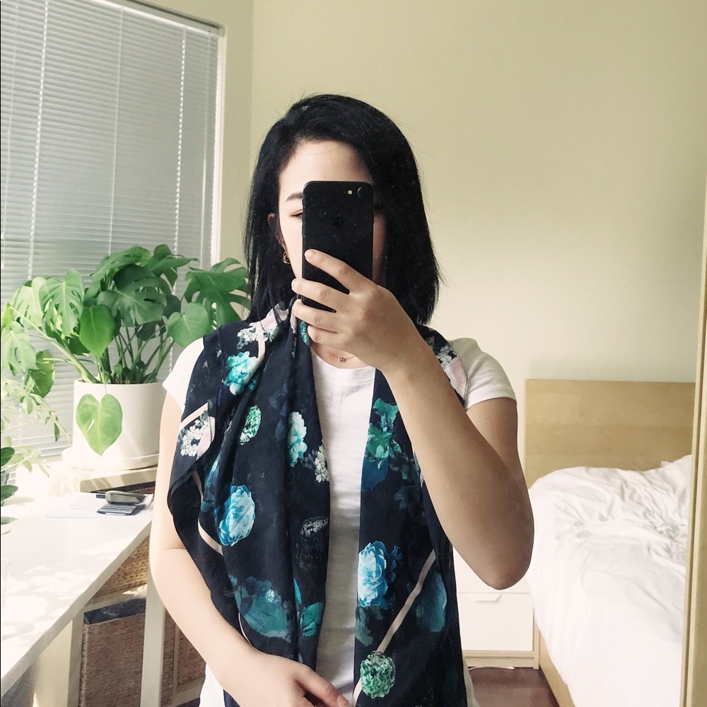 Club monaco silk scarf